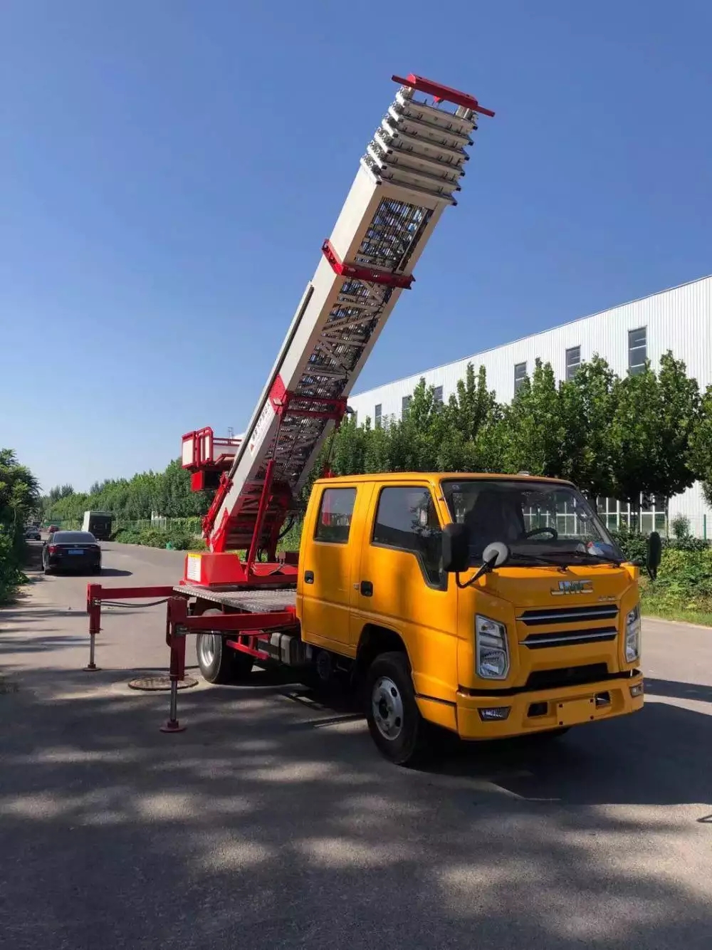 瑞昌县附近的云梯车出租服务：轻松解决高空作业需求