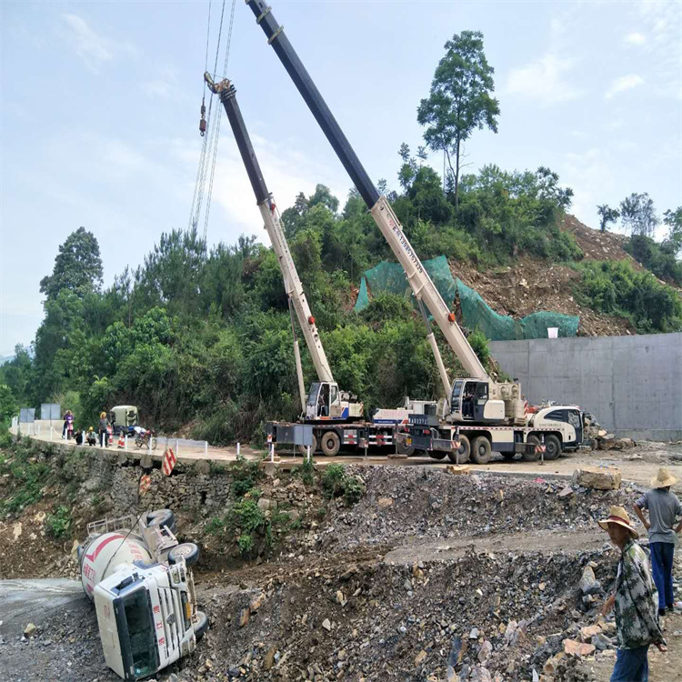 瑞昌县汽车掉沟里叫吊车救援要多少钱